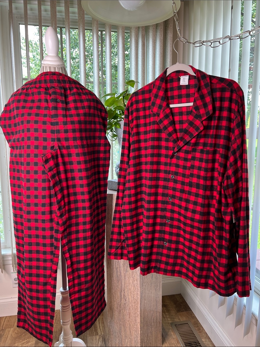 Amazon Essentials Red and Black Buffalo Plaid Men’s Pajama Set S-XL